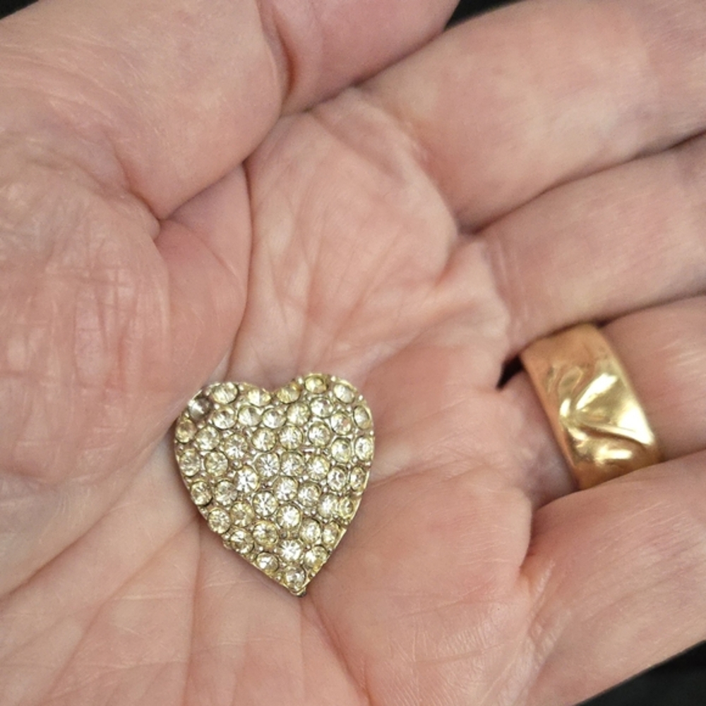 Vtg.Tiny Elegant Silver and  RhinestoneHeart Brooch - Picture 4 of 4